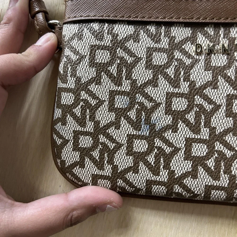DKNY Clutch Bag‎ Womens Small Brown Logo Canvas Leather Zip Wristlet Pouch